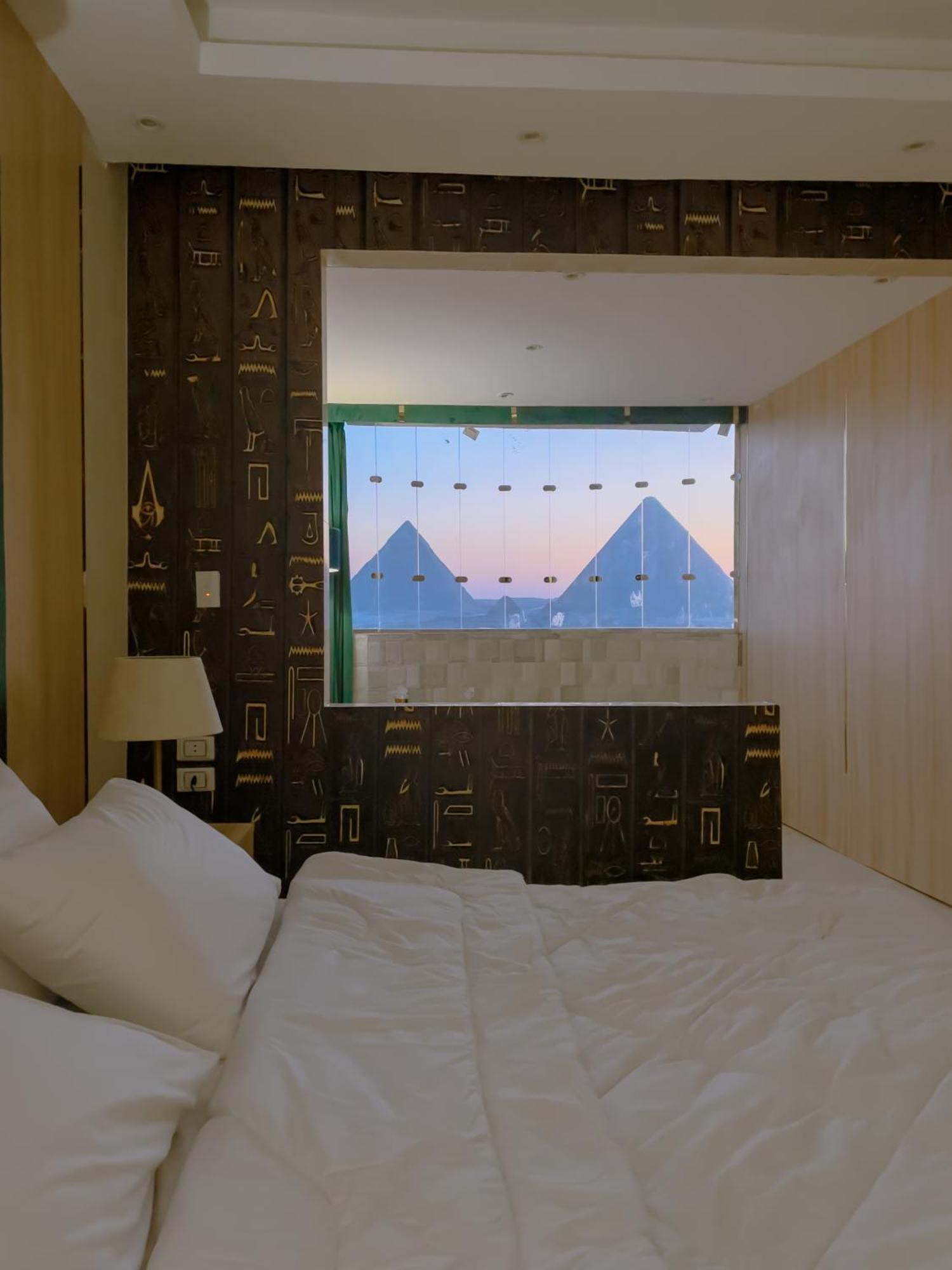 Jumeirah Pyramids View *