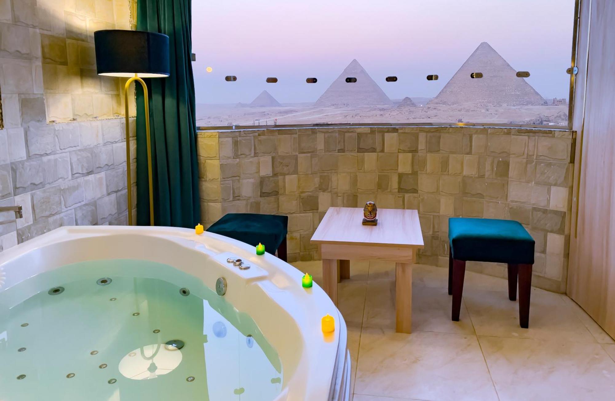 Jumeirah Pyramids View Hotel *