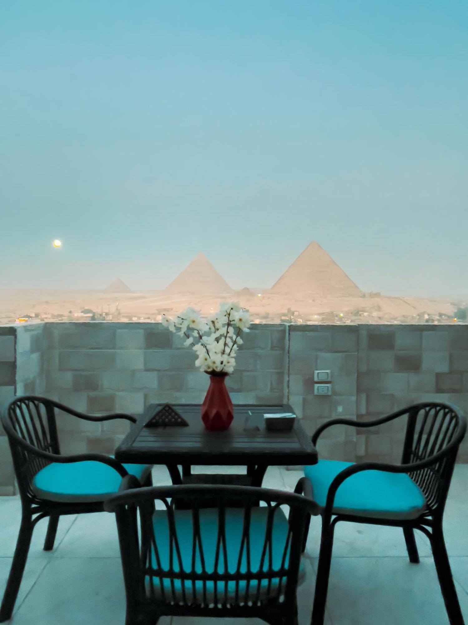 Jumeirah Pyramids View *