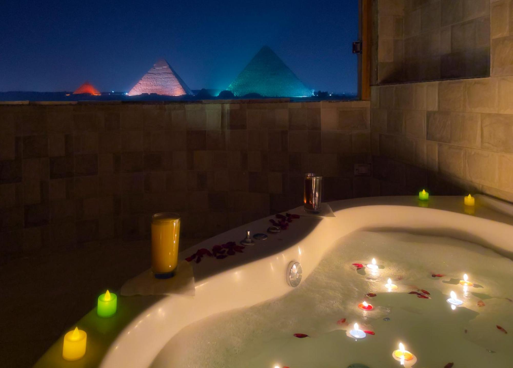 Jumeirah Pyramids View Kafret el-Gabal